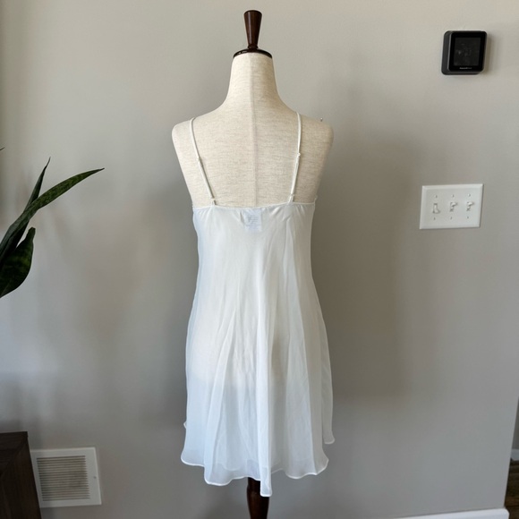 Vintage Elegant White Lace Slip Dress with Embroideries and Pearl Beading - Picture 10 of 11